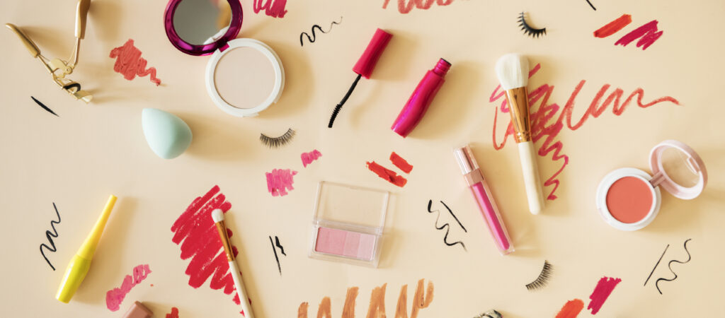 Does Makeup Cause Acne? We Explain Image